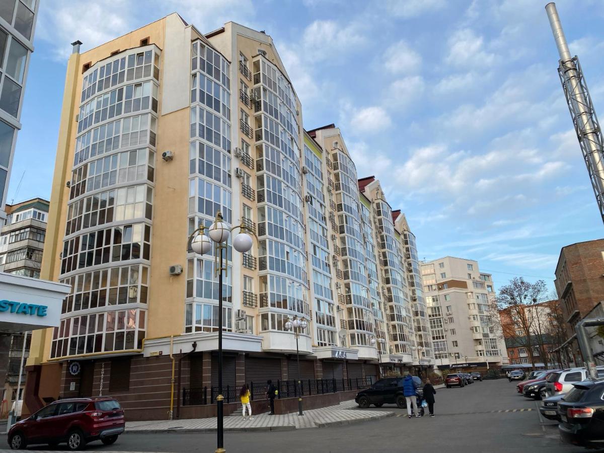 Світлі Апартаменти В Самому Центрі Біля Корпусного Парку - Мережа Helen Poltava Bagian luar foto